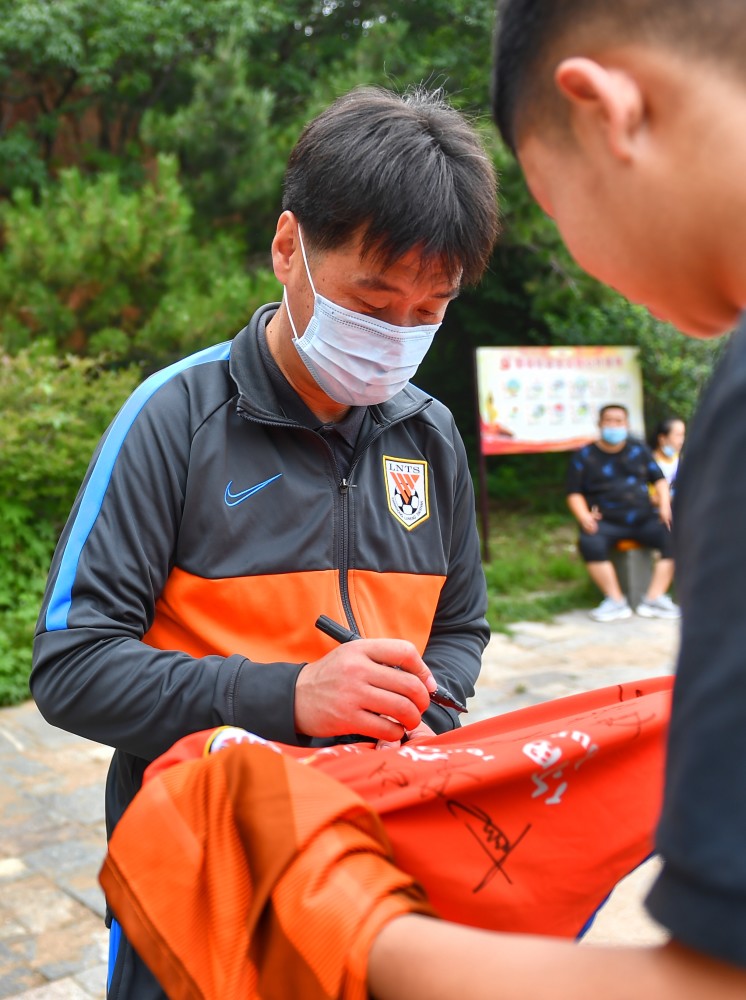 荷甲赛程吃紧;马赛关键时刻豪取连胜;悬念犹存;训练强度明显提升(2024荷甲赛程) 荷甲赛程吃紧;马赛关键时刻豪取连胜;悬念犹存;训练强度明显提升(2024荷甲赛程)