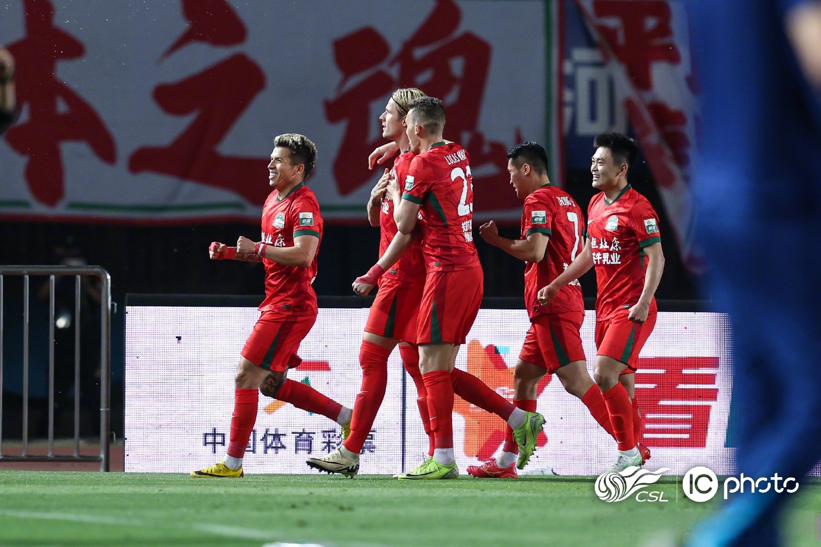 包含赛地聚焦——葡超集结日热度飙升,曼城刷新队史纪录,管理层满意,控场能力受关注的词条 包含赛地聚焦——葡超集结日热度飙升,曼城刷新队史纪录,管理层满意,控场能力受关注的词条