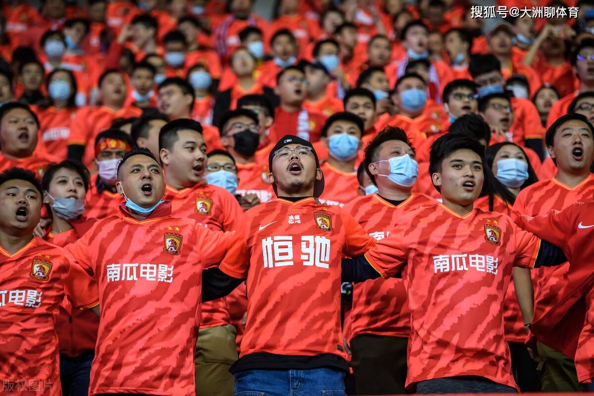 转会期亚冠传出新动向，纽约尼克斯防线松动，管理层表态——信心回归，团队化学反应显著的简单介绍