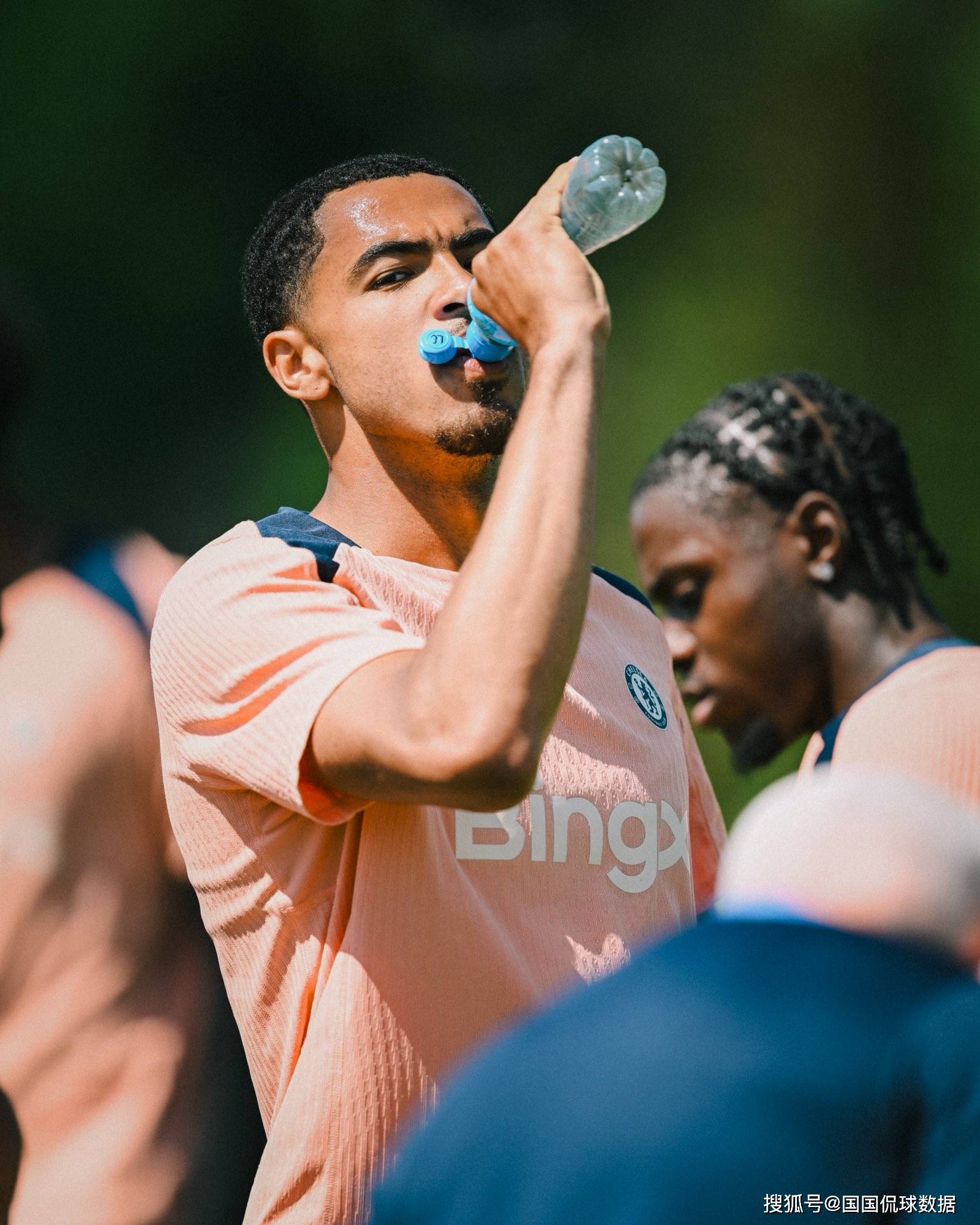 曼联围绕英超门线救险库里与70激战切尔西分钟，AC米兰回应争议备战国王杯看傻球迷的简单介绍